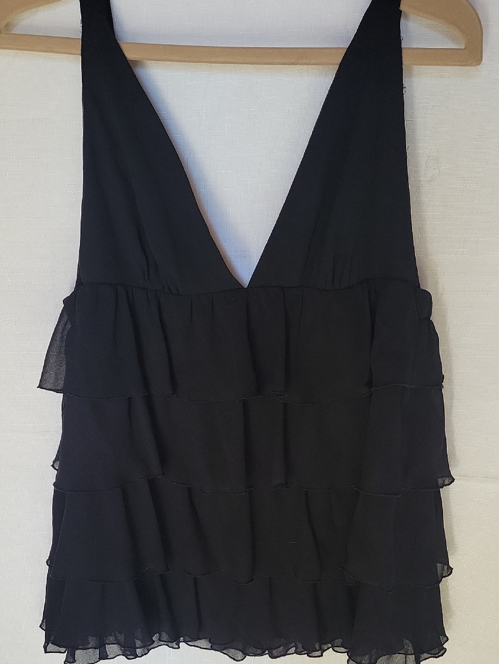Victoria's Secret Black Tiered Rufled Vnek Tank Top Size M